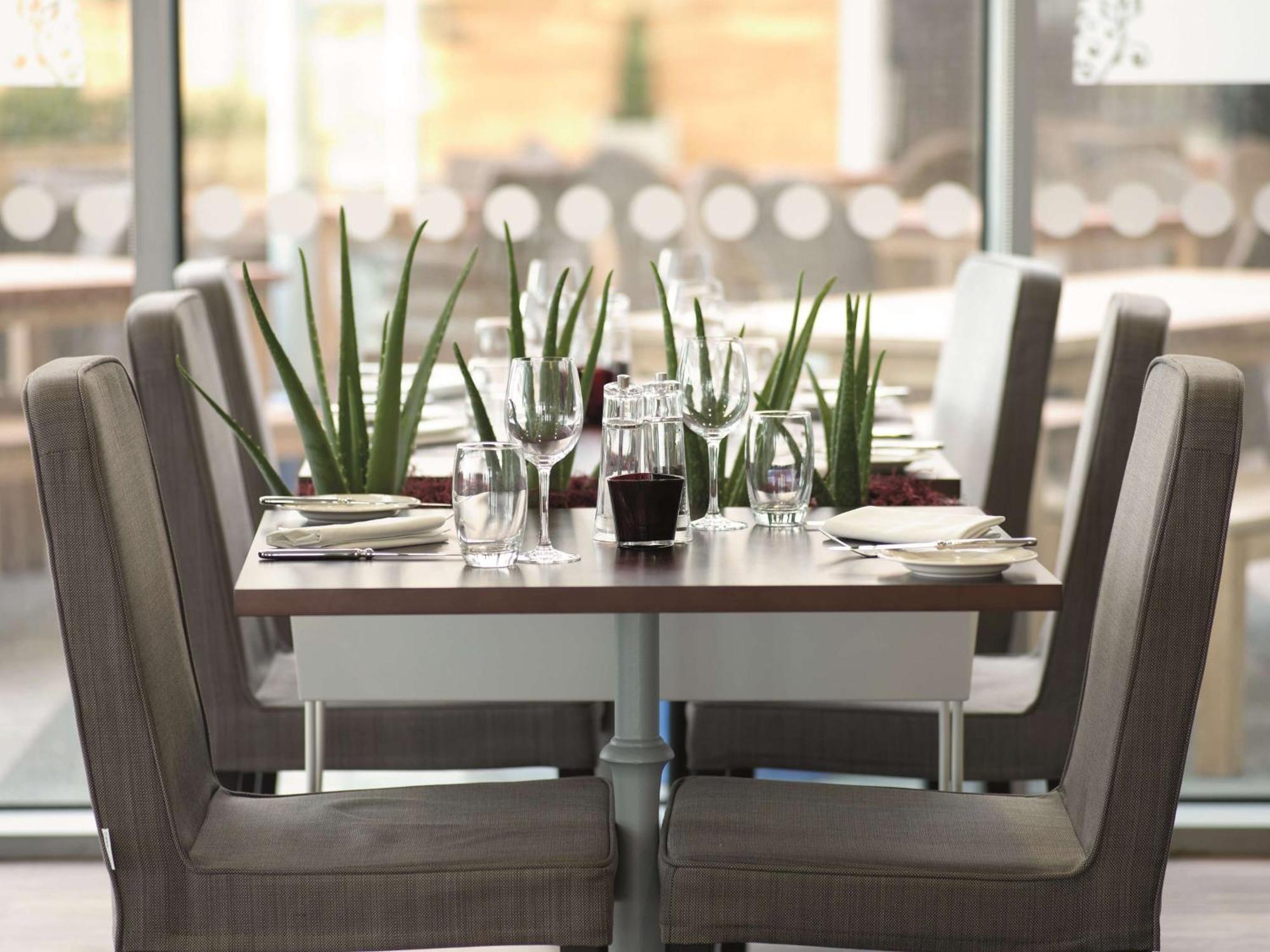 Radisson Blu Hotel East Midlands Airport Castle Donington Restoran fotoğraf