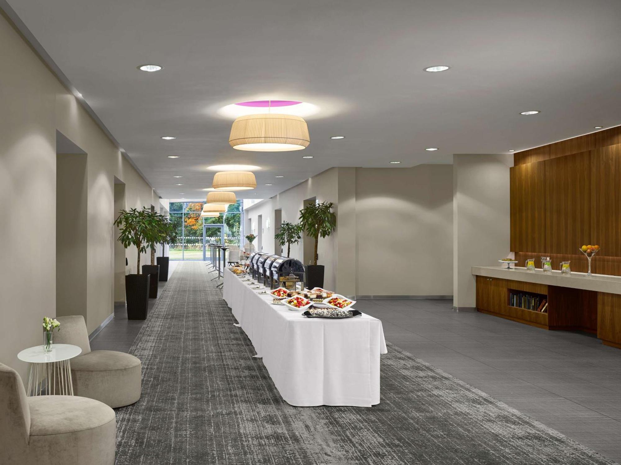 Radisson Blu Hotel East Midlands Airport Castle Donington Dış mekan fotoğraf